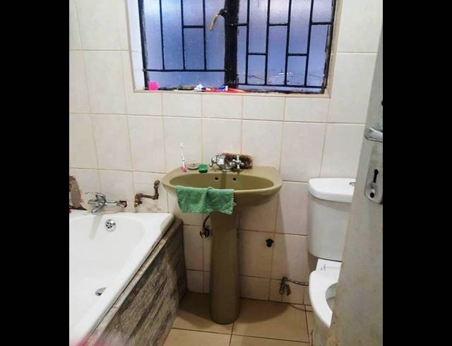 4 BEDROOM HOUSE FOR SALE IN LENASIA EXT 10